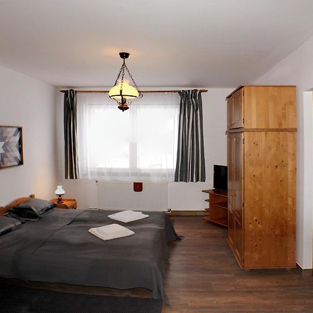 Hotel Sugo Panzio Madarasi Hargita à Izvoare  Extérieur photo