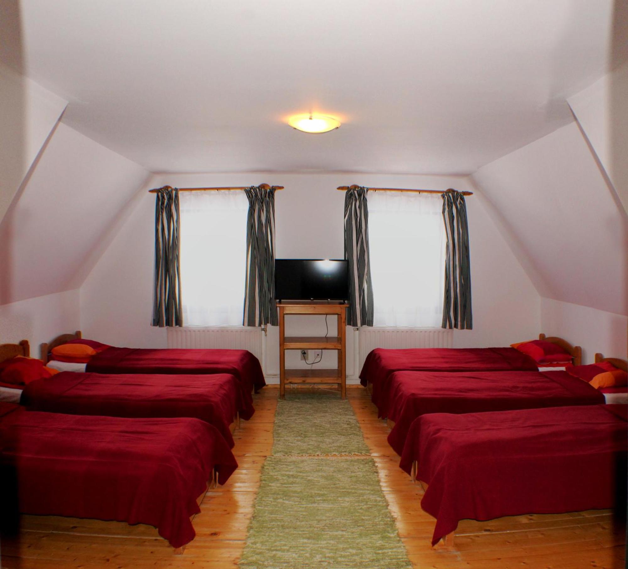 Hotel Sugo Panzio Madarasi Hargita à Izvoare  Extérieur photo