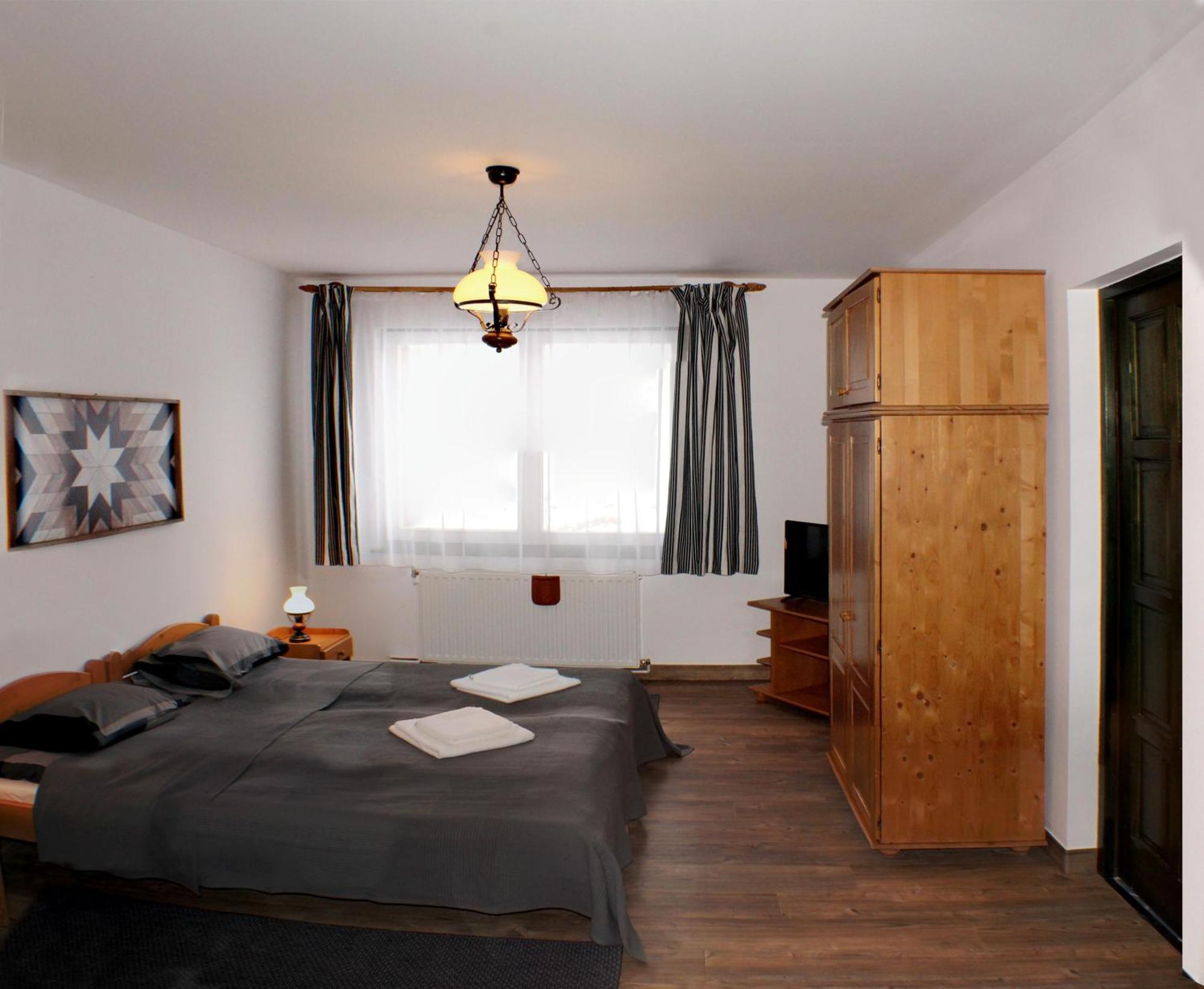 Hotel Sugo Panzio Madarasi Hargita à Izvoare  Extérieur photo