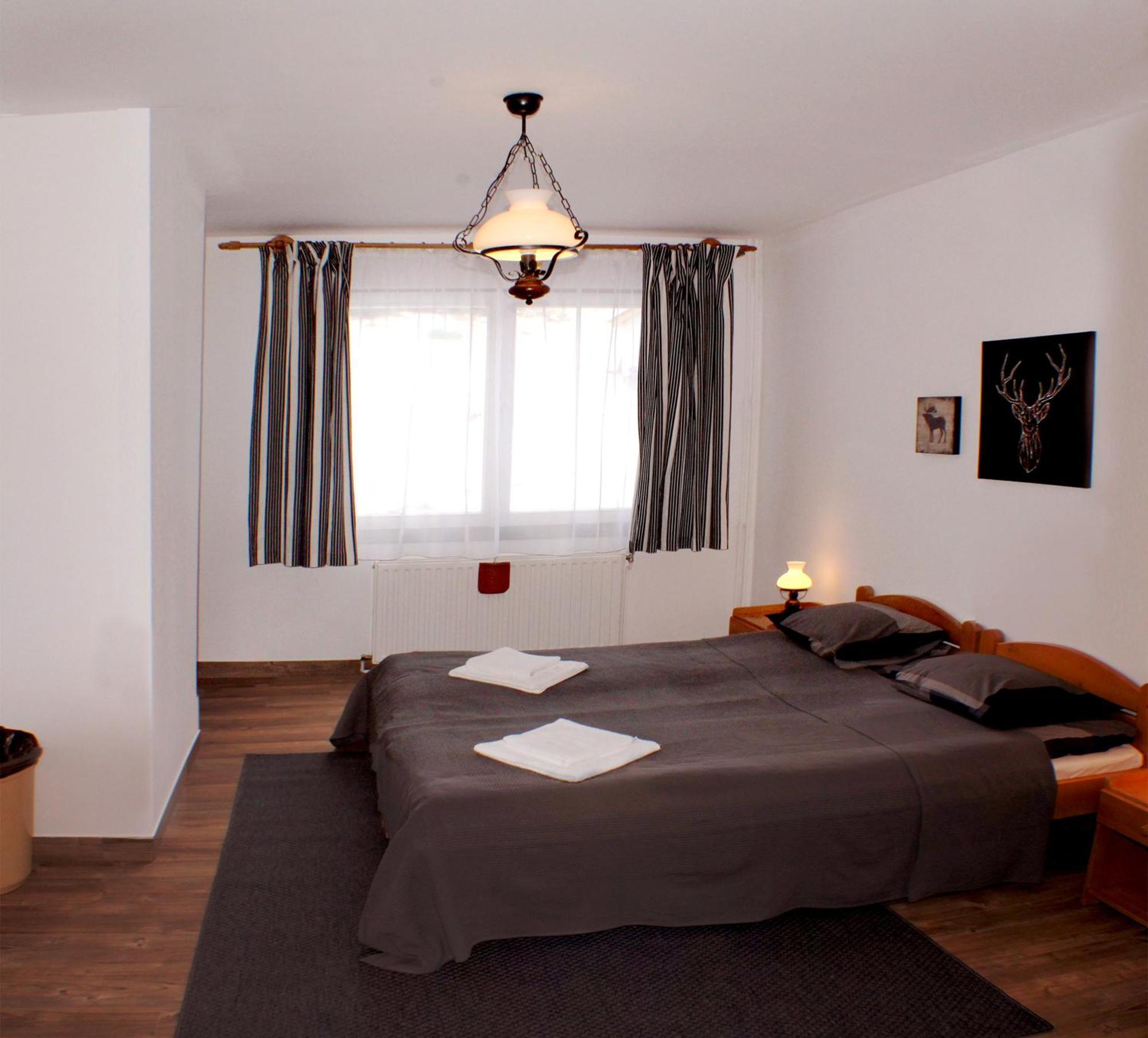 Hotel Sugo Panzio Madarasi Hargita à Izvoare  Extérieur photo