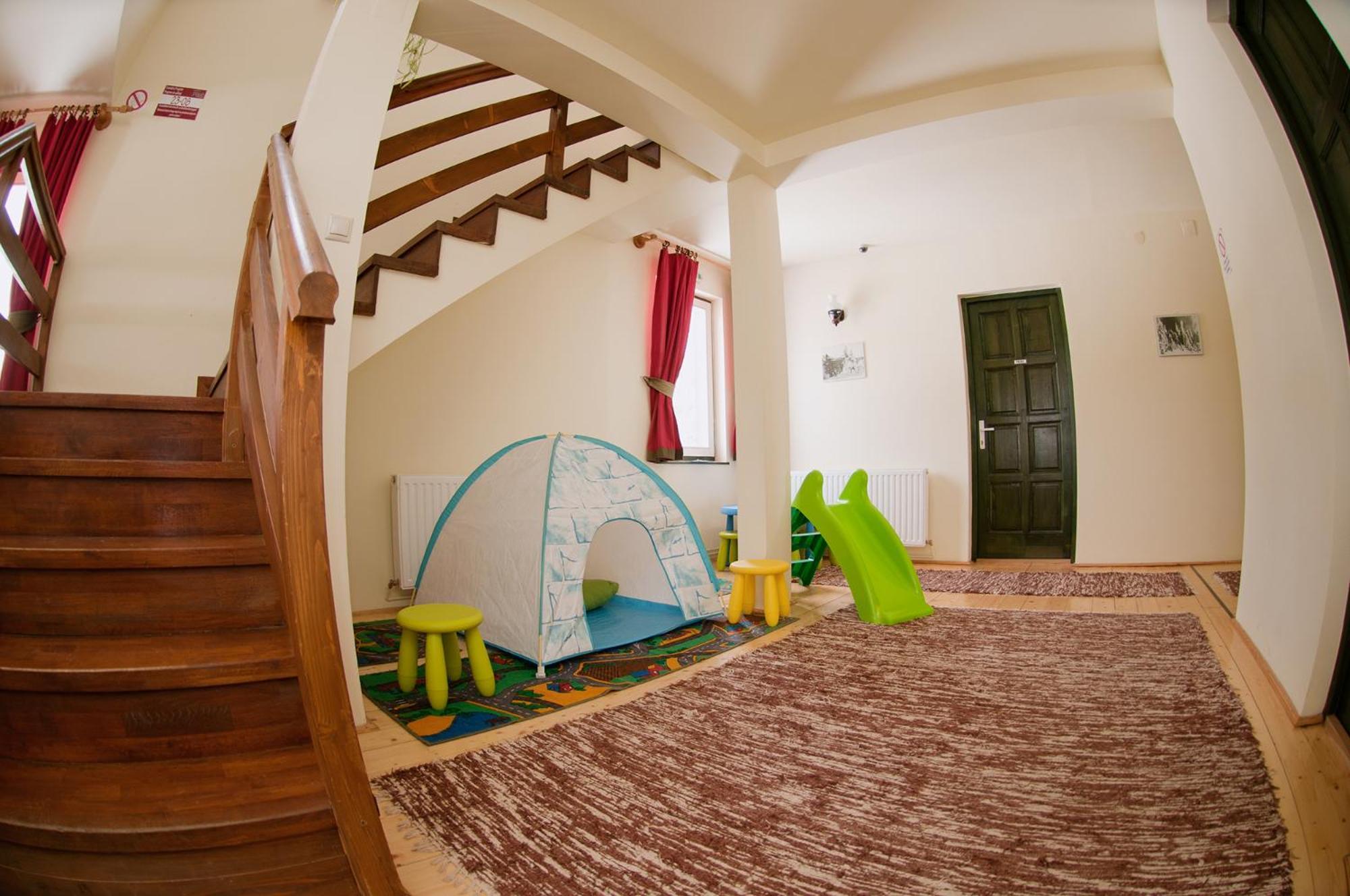 Hotel Sugo Panzio Madarasi Hargita à Izvoare  Extérieur photo